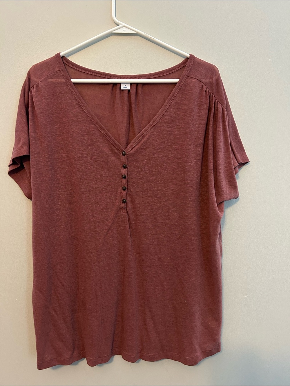 Old Navy V-Neck Button Front Tee in Mauve